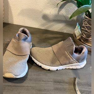 New Balance slip on walking tennis running shoes Size 7.5 EUC